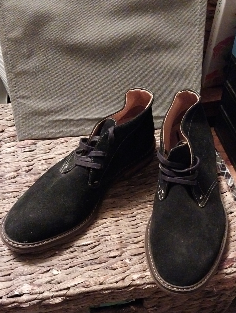 Vionic Black Suede Men’s Chukka Boots